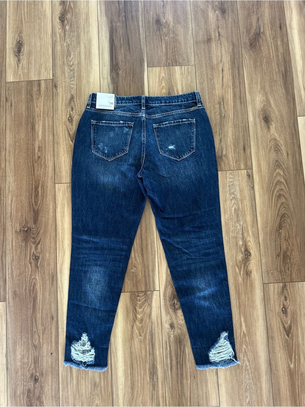 KanCan women’s Distressed boyfriend Jeans size 9/28 NWT - Picture 4 of 5